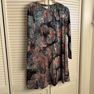 Stretchy patterned tunic top BNWT
